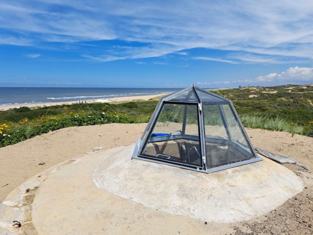 Glazen koepel op Bunker Kijkduin